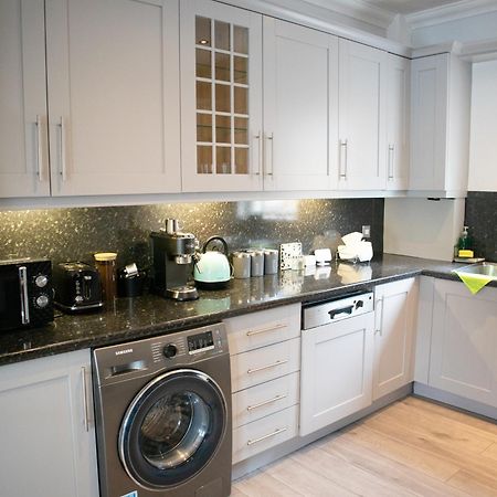Bright Private Terrace - Free Private Parking - Tv - Wifi - Netflix Apartment Croydon Exterior photo