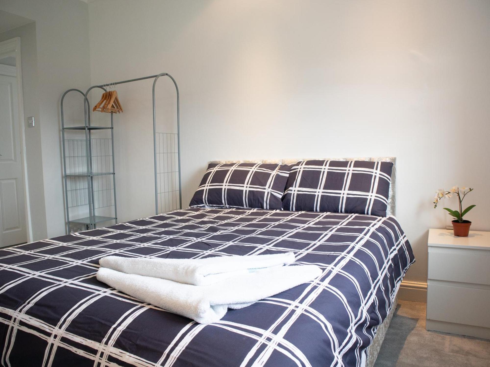 Bright Private Terrace - Free Private Parking - Tv - Wifi - Netflix Apartment Croydon Exterior photo