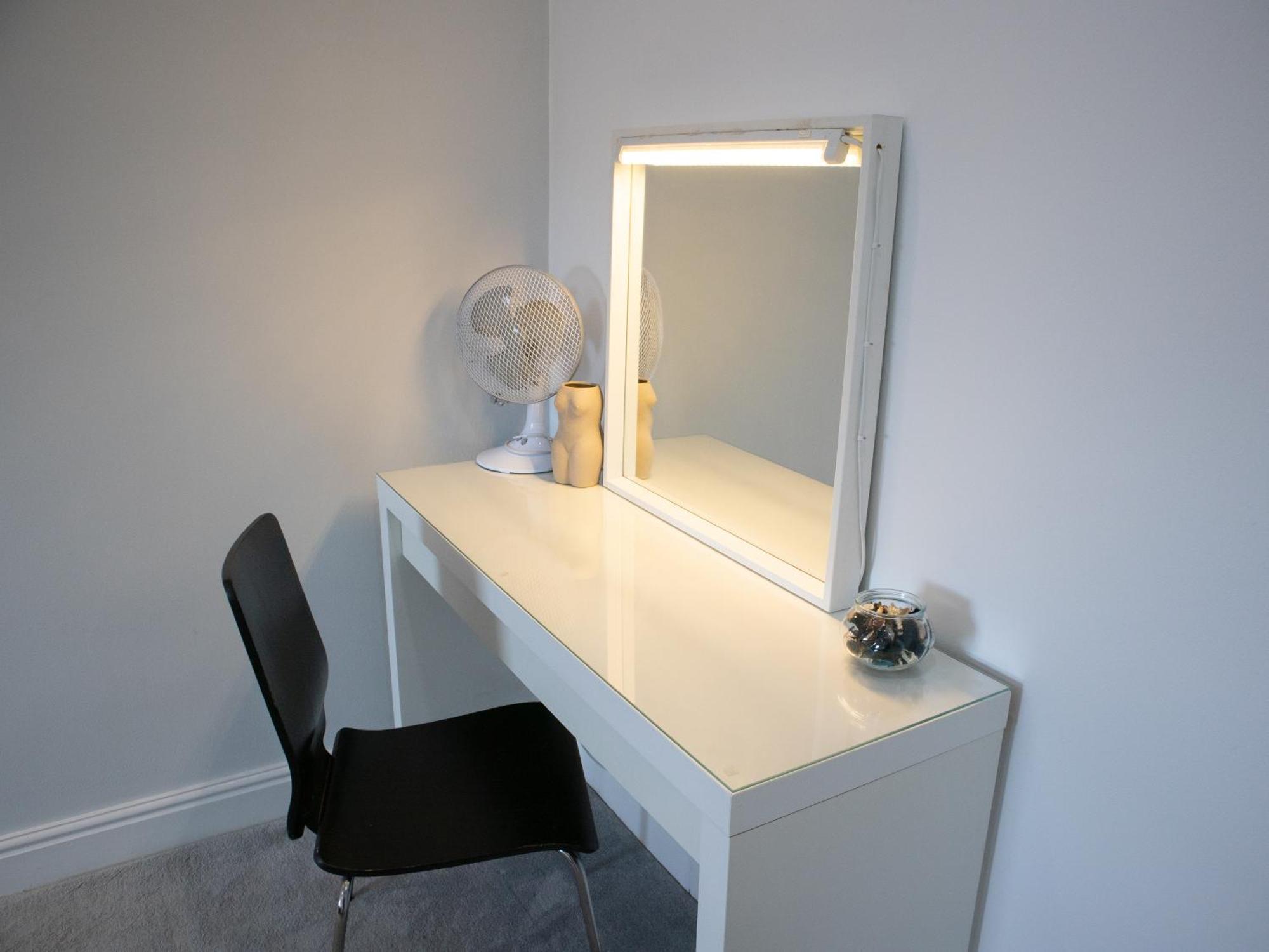 Bright Private Terrace - Free Private Parking - Tv - Wifi - Netflix Apartment Croydon Exterior photo